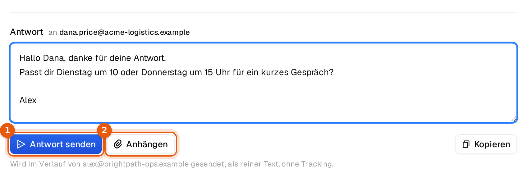 Das Antwortfeld unter einer Unterhaltung mit Entwurf und den Buttons Antwort senden und Anhängen